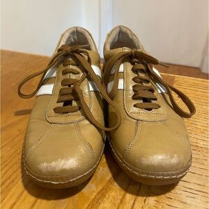 Bronx Leather Sneakers Size 8.5  Women's/ Men's size 7 (estimate)